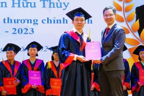 Gần 400 học viên Đại học Y dược Hải Phòng nhận bằng tốt nghiệp sau đại học