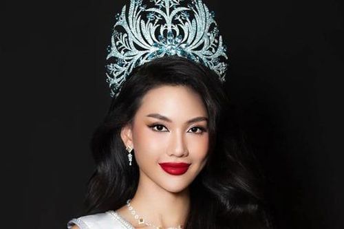 Đại học Sân khấu Điện ảnh TPHCM buộc thôi học Hoa hậu Bùi Quỳnh Hoa