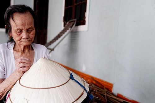 Giữ nghề nón lá trăm năm