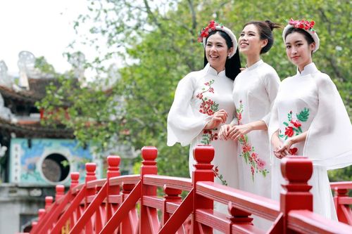 Bài cuối: Con người là trung tâm