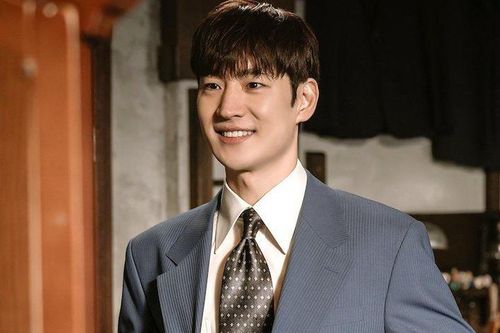 Mỹ nam Lee Je Hoon tái xuất với 'Chief Detective 1958'