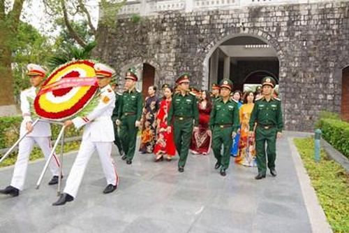 Trường Sĩ quan Chính trị hành quân về nguồn