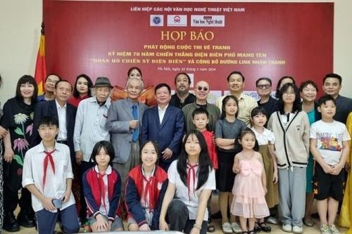 Thỏa sức sáng tạo với cuộc thi vẽ tranh 'Hoan hô chiến sĩ Điện Biên'