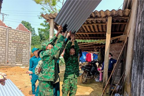 Khẩn trương giúp nhân dân khắc phục hậu quả giông lốc