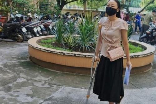 Nữ tiếp viên hàng không bị tài xế Mercedes gây tai nạn nhận hơn 1 tỉ đồng thi hành án