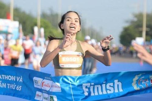 Hoàng Thị Ngọc Hoa thi đấu xuất sắc, khiến Lê Thị Tuyết không thể lên ngôi tại quê nhà