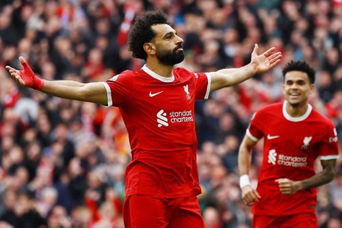Liverpool lội ngược dòng lên ngôi đầu bảng