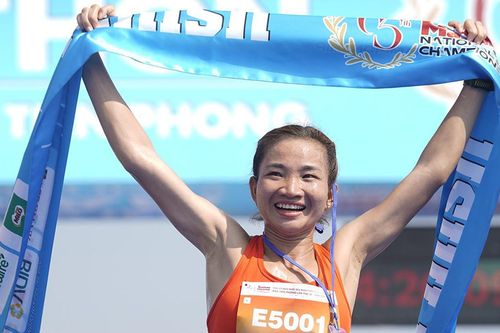 Lần thứ 8 vô địch Tiền Phong Marathon, Nguyễn Thị Oanh nói lời xúc động