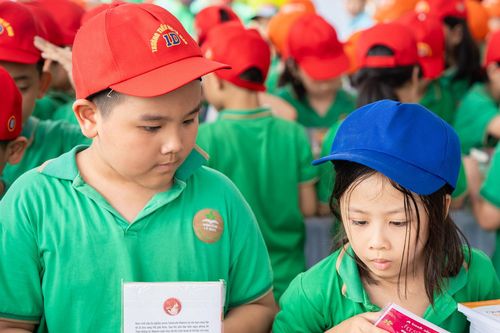 Quyên tặng 600 cuốn sách cho trẻ em vùng cao