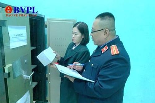 Kiểm sát đột xuất công tác tiếp nhận, quản lý, xử lý vật chứng, tài sản trong THADS