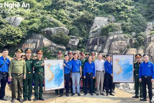 Cụm Thi đua số 5 - Tỉnh đoàn Nghệ An và Đoàn Khối Các cơ quan tỉnh Đồng Nai thăm, tặng quà cán bộ, chiến sĩ tại Đảo Mắt