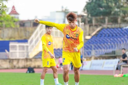 Những ngày đầu của hậu vệ trẻ Bùi Thanh Đức tại Sông Lam Nghệ An