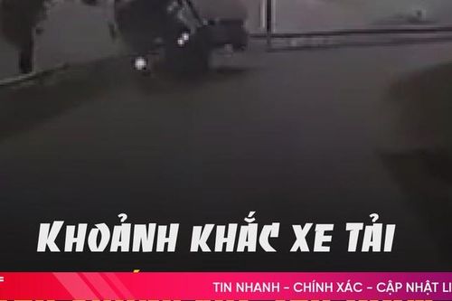 Khoảnh khắc xe tải lao xuống vực sâu 100m ở Lào Cai