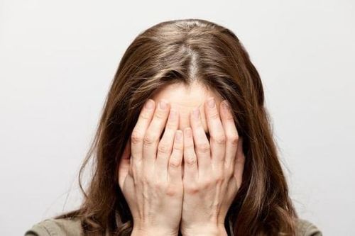 Người phụ nữ để lại con cho chồng cũ sau ly hôn nghĩ gì? Có phải do họ có trái tim sắt đá?