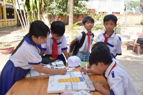 Ra mắt 4 tủ sách 'Đáp đền tiếp nối' ở Châu Thành