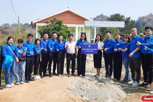 Chương trình tình nguyện 'Thắp sáng ước mơ'