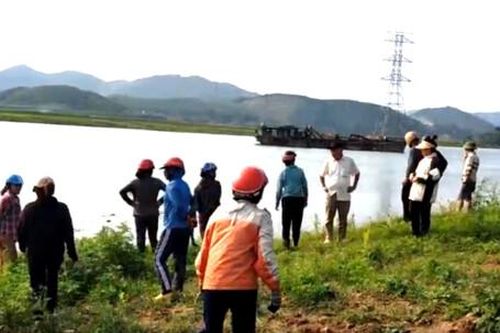 Quảng Bình: Người dân phản đối hút cát trên sông Son do lo ngại sạt lở