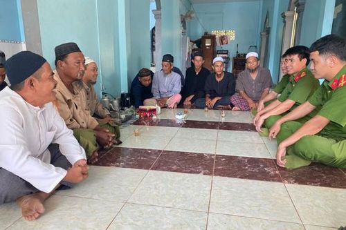Dựa vào nhân dân để giữ gìn an ninh, trật tự