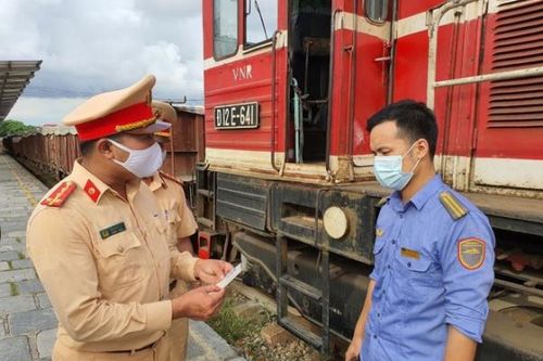 Những đề xuất về nhiệm vụ, quyền hạn của lực lượng CSGT trong giao thông đường sắt