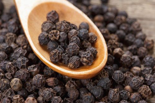 Đặt một nắm hạt tiêu dưới gầm giường có tác dụng gì?