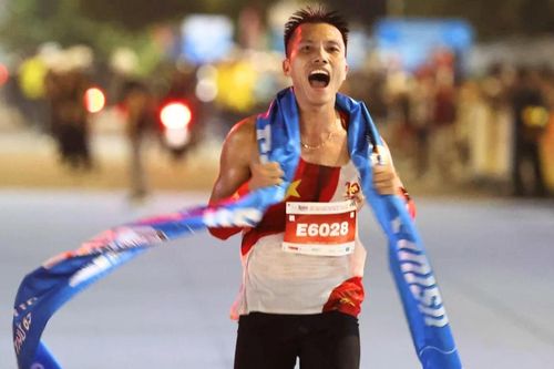 Đỗ Quốc Luật lập kỷ lục 10 lần liên tiếp vô địch Tiền Phong Marathon