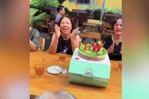 Hội bạn U80 'không nói xấu con cái' gây sốt mạng