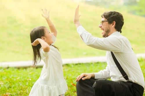 Chuyên gia nuôi dạy con nổi tiếng nước Mỹ: Có một kỹ năng giúp trẻ lớn lên thành công quan trọng hơn cả IQ