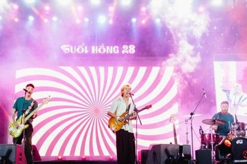 Tuổi Hồng 28: Obito 'bắt tay' Low G, Wren Evans hòa giọng cùng hơn 4000 khán giả