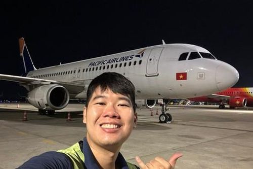 Khám phá 'phía sau một chuyến bay', teen hiểu thêm về nghề bảo dưỡng máy bay