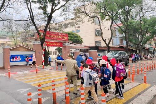 Cổng trường an toàn giao thông là ưu tiên cao nhất