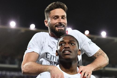 Rafael Leao nâng bước Milan