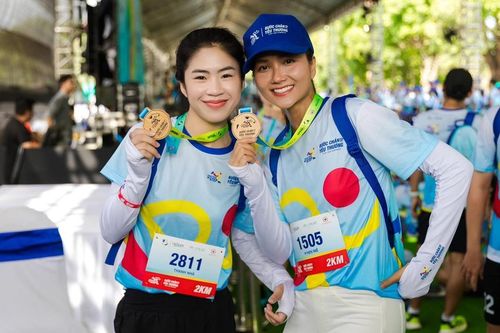 Thanh Nhã rạng ngời trong sự kiện đi bộ thiện nguyện