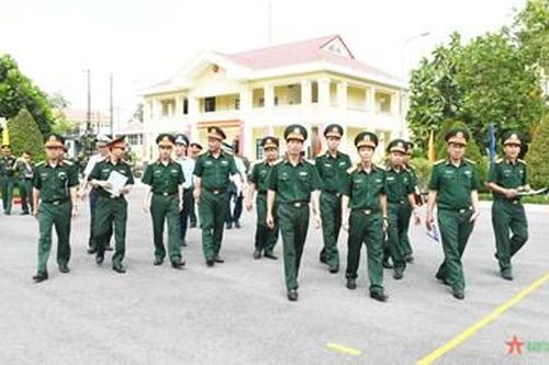 Học viện Lục quân tham quan, tìm hiểu thực tiễn tại Bộ Tham mưu Quân khu 7