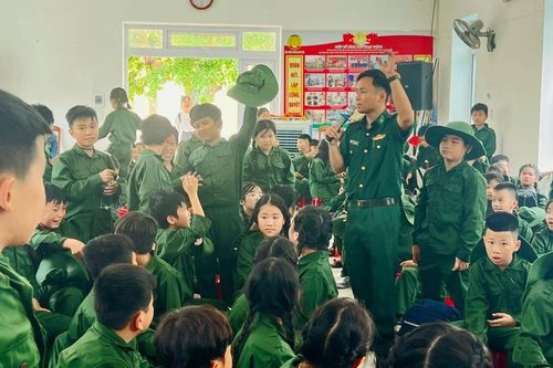 Gần 600 học sinh tiểu học quận Sơn Trà hào hứng trải nghiệm chương trình 'Một ngày làm chiến sĩ Biên phòng'