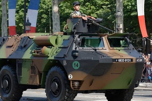 Pháp cung cấp thiết giáp hơn 40 năm tuổi cho Ukraine