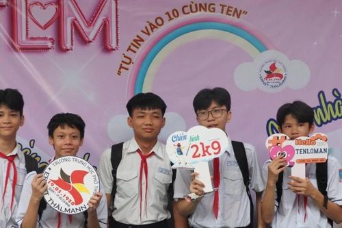 Hơn 500 học sinh lớp 9 trải nghiệm môi trường học cấp THPT