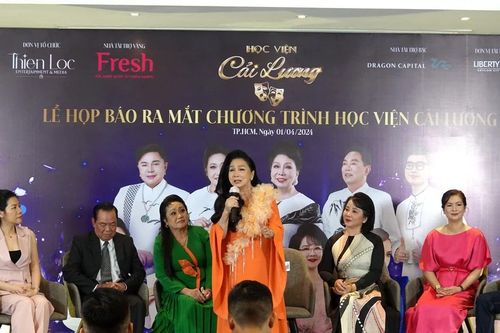 NSND Bạch Tuyết xúc động tại buổi ra mắt chương trình 'Học viện Cải lương'
