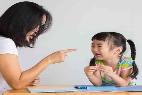 Phải làm gì khi phát hiện trẻ 'tắt mắt'? Tìm hiểu động cơ