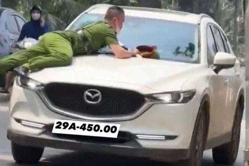 Bắt tài xế hất văng cảnh sát lên nắp capo xe ô tô rồi bỏ chạy