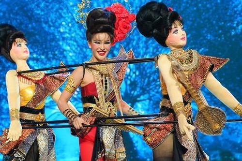 Loạt trang phục dân tộc độc, lạ của Hoa hậu Hòa bình Thái Lan 2024