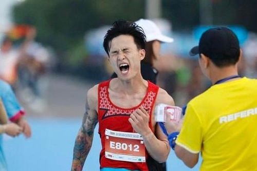 Cảm xúc của nhà vô địch cự ly 21km hệ nam tuyển Nguyễn Trung Cường