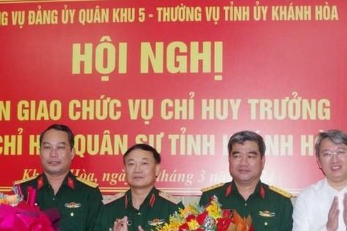 Bàn giao chức vụ Chỉ huy trưởng Bộ Chỉ huy Quân sự tỉnh Khánh Hòa
