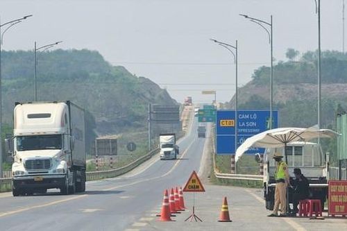 Cấm xe khách 30 chỗ, xe tải từ 6 trục đi trên cao tốc Cam Lộ - La Sơn