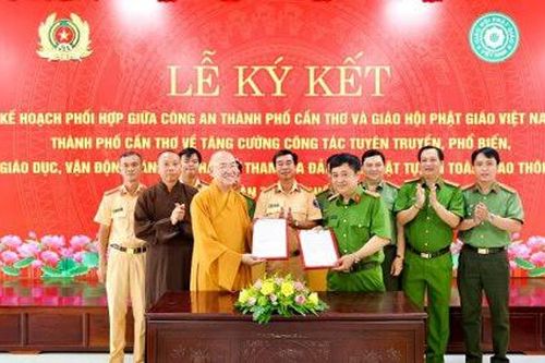 Vận động tăng, ni, phật tử tham gia bảo đảm trật tự, an toàn giao thông