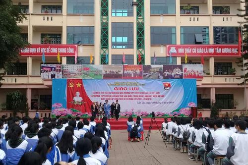 Vụ nữ sinh lớp 11 trường chuyên rơi từ tầng 5: Công an vào cuộc, trích xuất camera