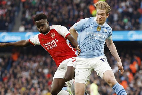 Man City hòa tẻ nhạt Arsenal: Món quà cho Liverpool