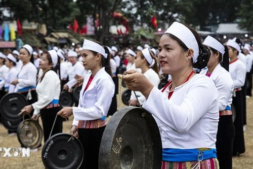 Áo Pắn - trang phục truyền thống độc đáo của phụ nữ Mường Hòa Bình
