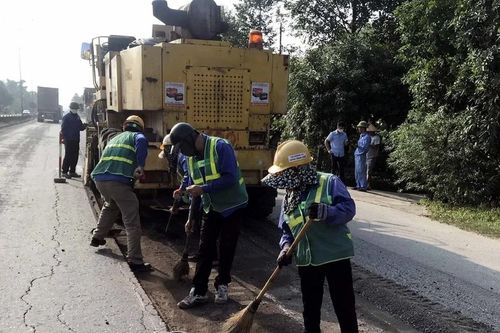 Cienco 4 tăng tốc sửa mặt đường Quốc lộ 1 Hà Tĩnh xong trước Lễ 30/4