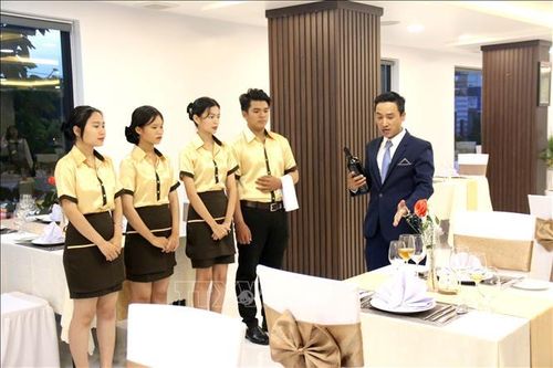 Nâng chất lượng nguồn nhân lực du lịch: Bài 1: Nhiều thách thức