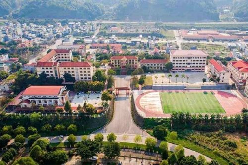 Công an vào cuộc vụ nữ sinh lớp 11 trường chuyên rơi từ tầng 5 phải phẫu thuật sọ não